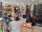 GUITAR AND MUSIC SHOP 52000